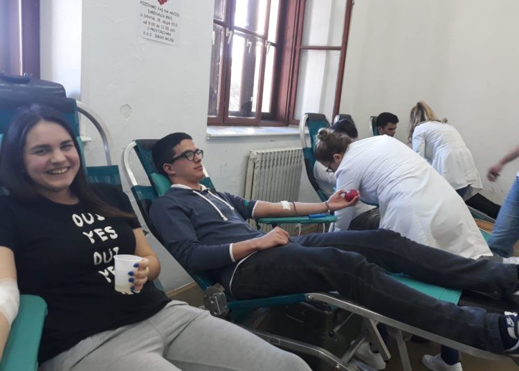 Učenici SSS Široki Brijeg darovali 39 doza krvi
