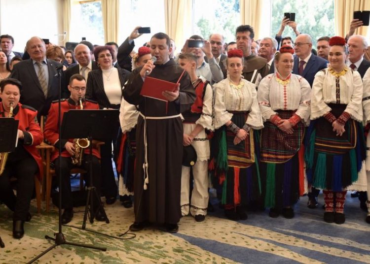 FOTO/VIDEO: Učenici iz Sovića zagangali u Uredu Predsjednice Kolinde