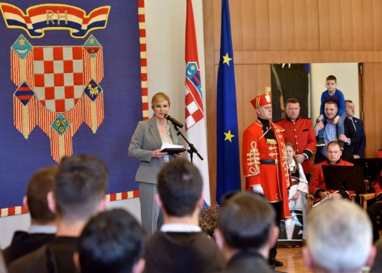 FOTO/VIDEO: Učenici iz Sovića zagangali u Uredu Predsjednice Kolinde
