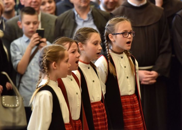 FOTO/VIDEO: Učenici iz Sovića zagangali u Uredu Predsjednice Kolinde