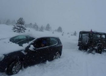 Drama na cesti u Hercegovini: Automobil u snježnim nanosima bio zaglavljen više od četiri sata