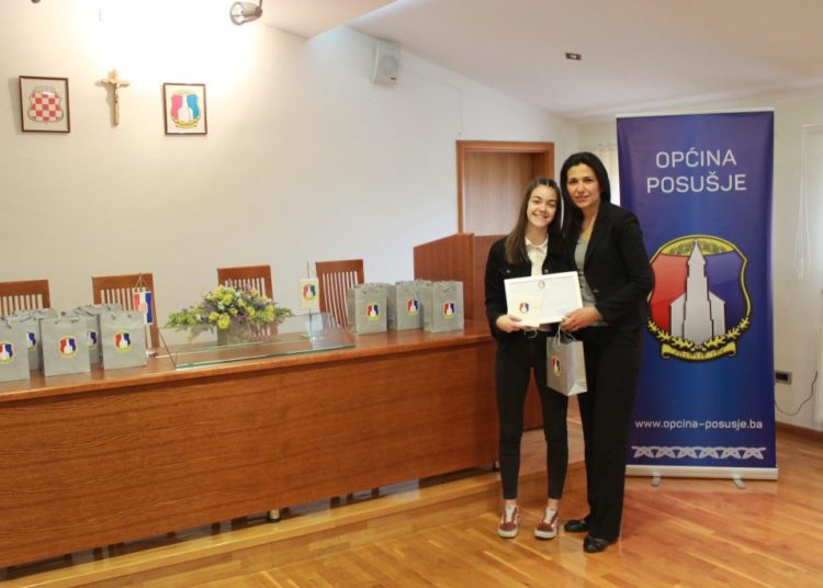 Posušje: Svečano dodijeljene nagrade pobjednicima literarnog natječaja