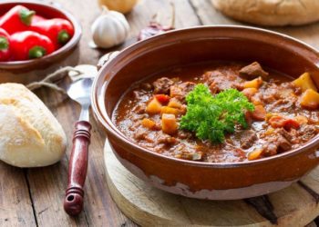 Najlakši recept za gulaš! Idealno jelo za sunčane i kišne dane