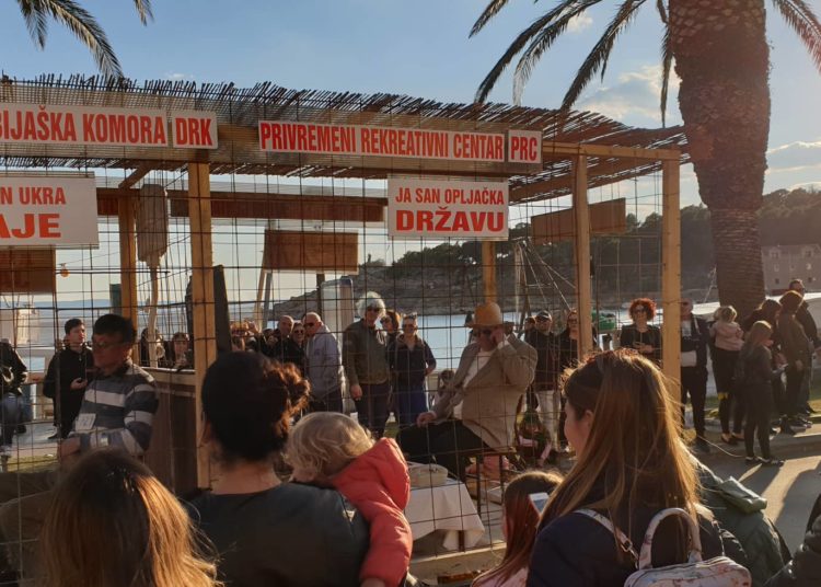 U Makarskoj održan veliki zimski karneval (FOTO)