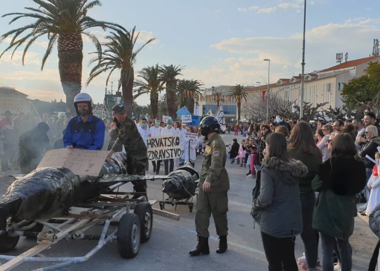 U Makarskoj održan veliki zimski karneval (FOTO)