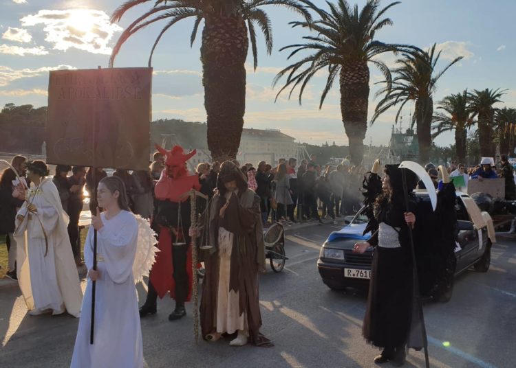 U Makarskoj održan veliki zimski karneval (FOTO)