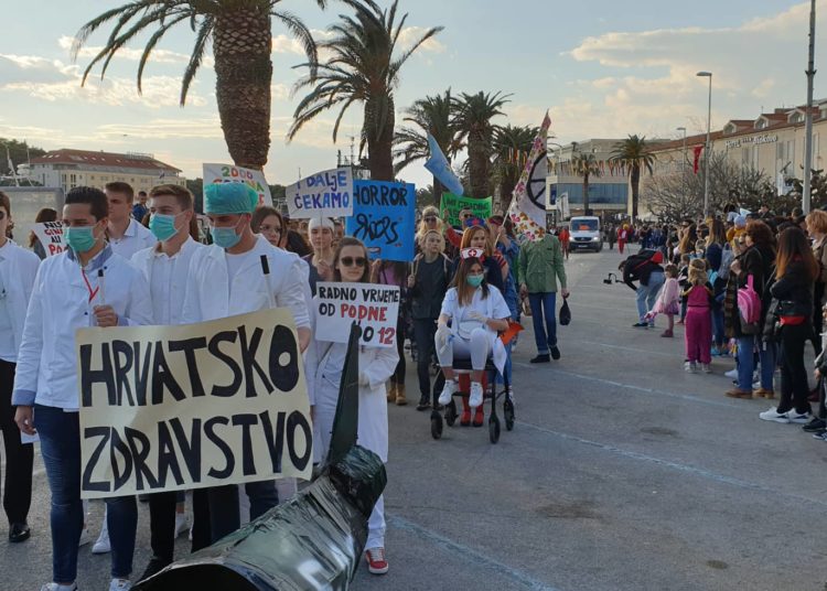 U Makarskoj održan veliki zimski karneval (FOTO)