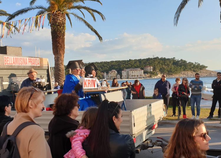U Makarskoj održan veliki zimski karneval (FOTO)