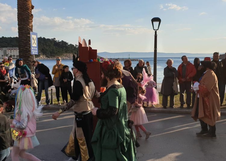 U Makarskoj održan veliki zimski karneval (FOTO)