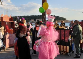 U Makarskoj održan veliki zimski karneval (FOTO)