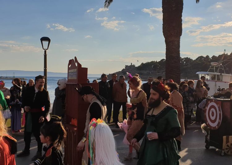 U Makarskoj održan veliki zimski karneval (FOTO)