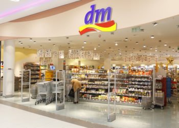 ‘dm ima filozofiju koju provodi od prvog dana, a plaće radnicima iznose i više od 9300 kuna mjesečno’