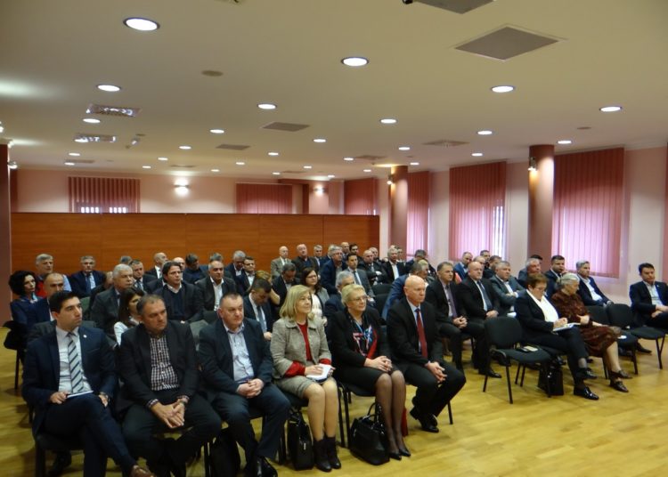 Htjelo se baciti sjenu na konferenciju u Neumu. Paradjelovanje je prisutno na svakom dijelu BiH