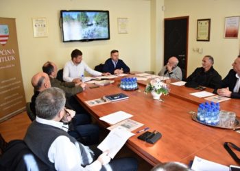 1700 križeva za žrtve iz Brotnja na Groblju mira