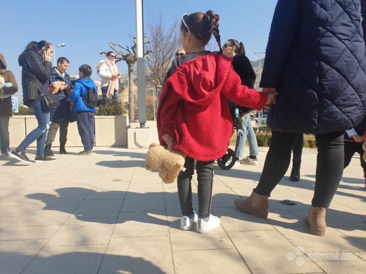 U Mostaru održana prosvjedna šetnja u znak podrške majci i djeci