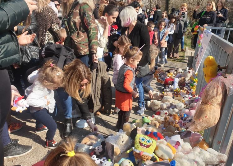 U Mostaru održana prosvjedna šetnja u znak podrške majci i djeci