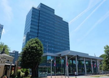 Zatvaraju radna mjesta: Vlada RS-a se kocka s egzistencijom 15 tisuća ljudi u korist stranih tvrtki?