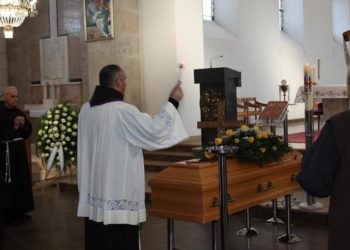 Široki Brijeg: Brojni se oprostili od fra Ilije Šaravanja, bio je to jedan osebujni tipični fratar