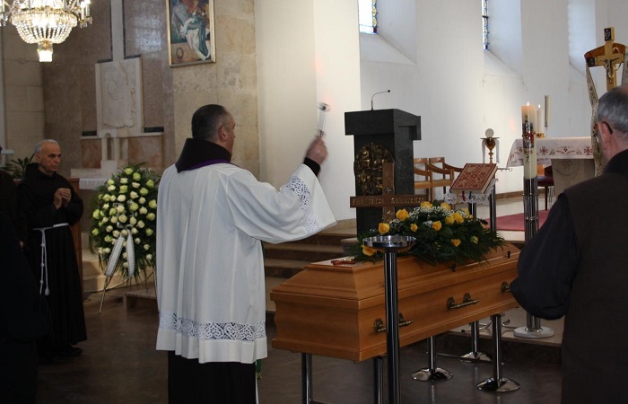 Široki Brijeg: Brojni se oprostili od fra Ilije Šaravanja, bio je to jedan osebujni tipični fratar