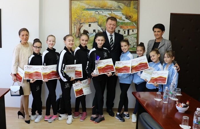 Širokobriješke članice Baletnog kluba Arabesque na prijemu kod predsjednika Vlade