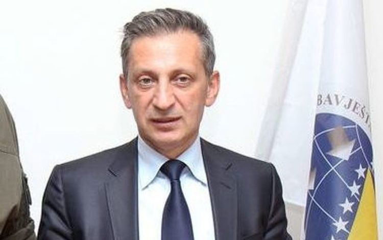 Na pomolu novi skandal: Ravnatelj OSA-e krije diplomu