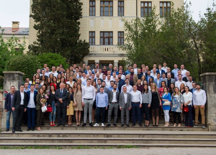 SSŠ Široki Brijeg: Proslava 10 godina mature