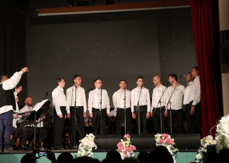 „U san mi dođu tambure“: Širokobriježani oduševljeni tamburaškim koncertom