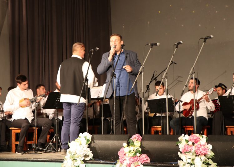 „U san mi dođu tambure“: Širokobriježani oduševljeni tamburaškim koncertom