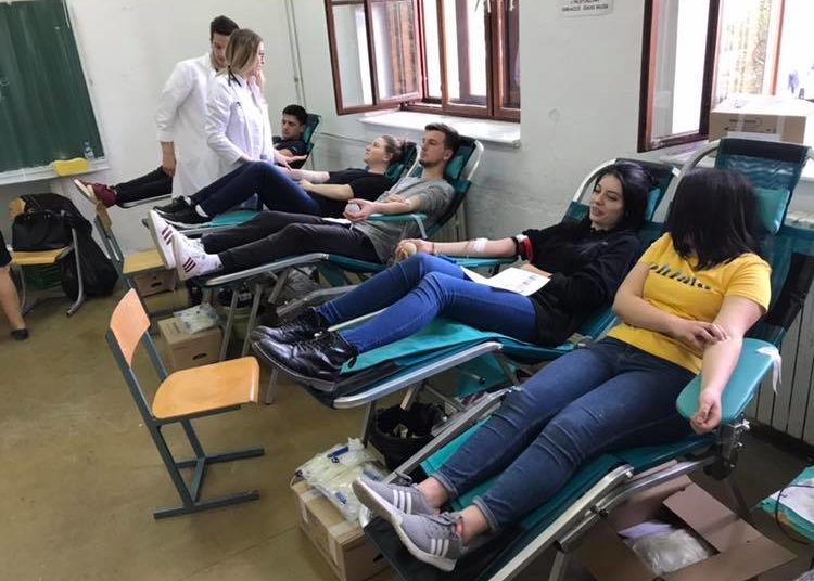 Široki Brijeg: Gimnazijalci darovali 46 doza krvi!