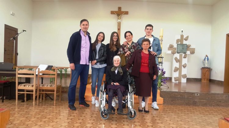 Župa Mostarski Gradac: Baka Mara sa svojih 100 godina na svetoj misi za Uskrs