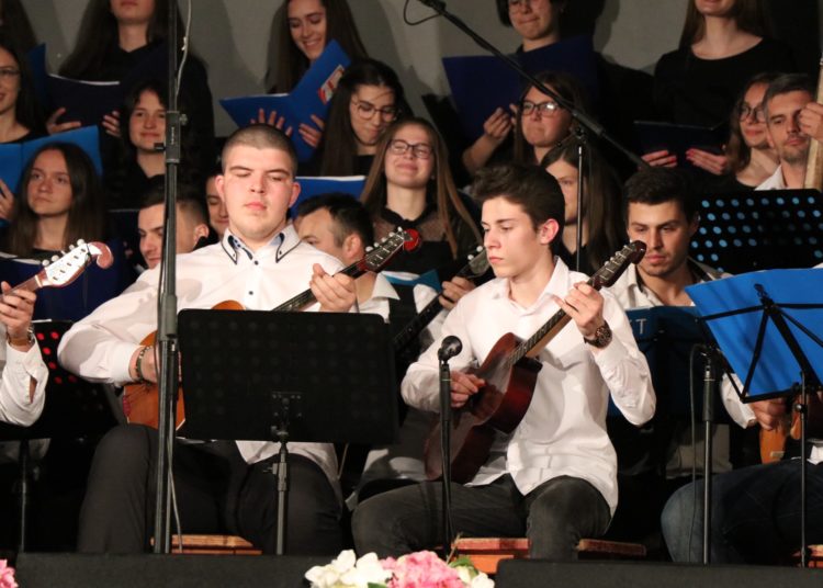 „U san mi dođu tambure“: Širokobriježani oduševljeni tamburaškim koncertom