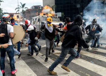 Razdor u vojsci: Pucaju jedni na druge. Maduro: Zapovjednici su mi potpuno odani