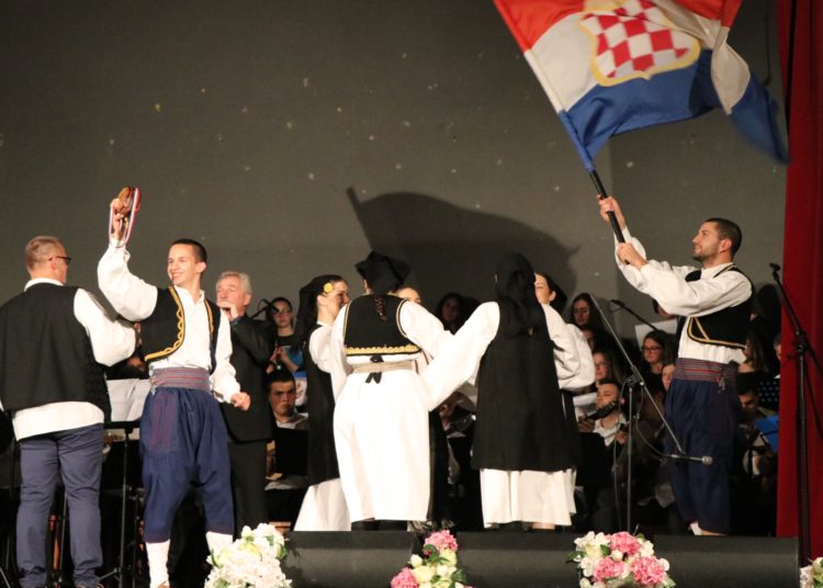 „U san mi dođu tambure“: Širokobriježani oduševljeni tamburaškim koncertom