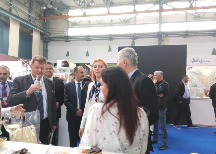 Čović posjetio štand Županije Zapadnohercegovačke na Sajmu u Mostaru