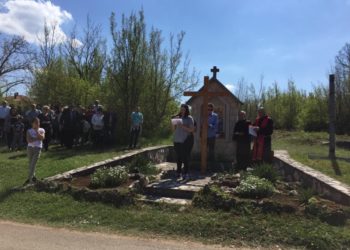 Mnoštvo vjernika na Putu križa od Uzarića do Širokog Brijega