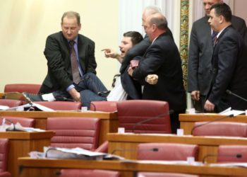 Sindikat traži dodatak za iznošenje Pernara iz Sabora