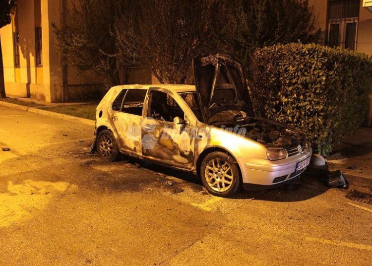 Na kampusu Sveučilišta u Mostaru izgorio automobil