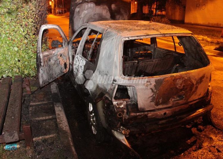 Na kampusu Sveučilišta u Mostaru izgorio automobil