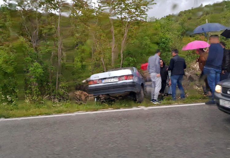 Prometna nesreća na Žovnici: Mercedes sletio s ceste