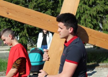 Tisuće vjernika na Veliki petak na Kočerinu