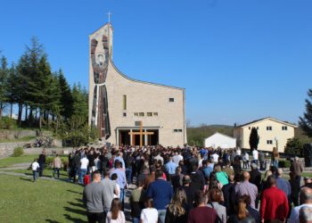 Tisuće vjernika na Veliki petak na Kočerinu