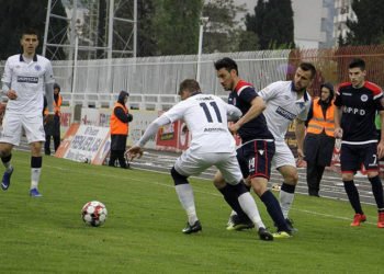 Zrinjski s igračem manje pobijedio Željezničar i ostao u trci za prvaka