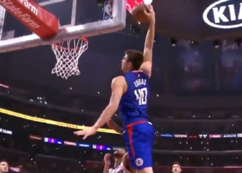 Zubac monstruoznim zakucavanjem zapalio LA: Najspektakularniji koš godine!