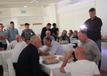 Turnir u tucanju jaja i okupio brojne Kiseljačane i Fojničane