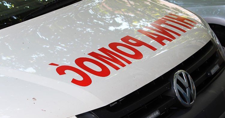 Djevojčici se bore za život nakon što je autom udarila majku, pa se zabila u ogradu