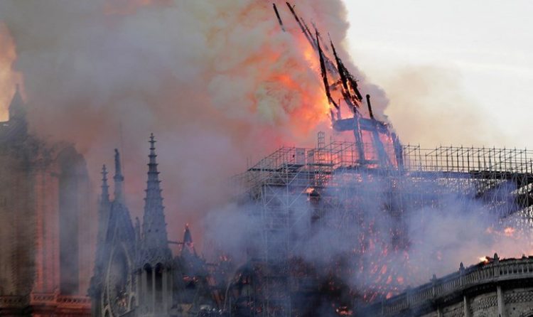 Notre-Dame se neće srušiti