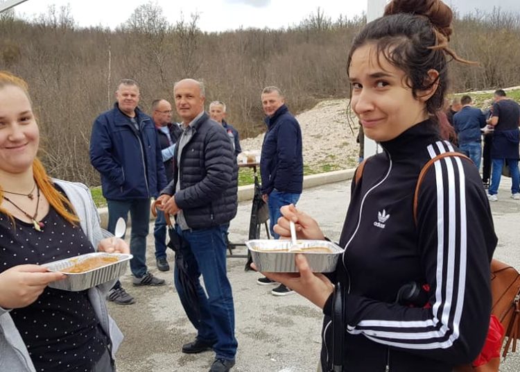 Široki Brijeg: Mnoštvo vjernika oobavilo hodočasnički put križa od Ljubotića do Crnih Lokava