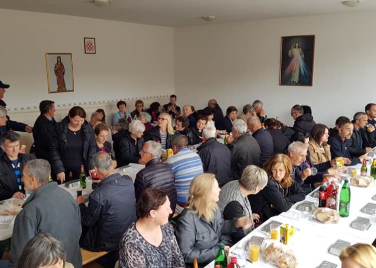 Široki Brijeg: Mnoštvo vjernika oobavilo hodočasnički put križa od Ljubotića do Crnih Lokava