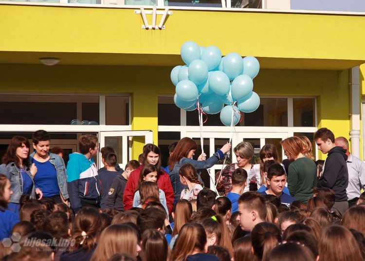 Široki Brijeg: Učenici puštanjem balona obilježili Svjetski dan svjesnosti o autizmu