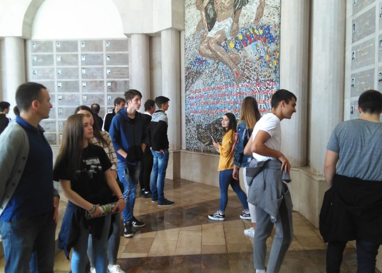 Srednjoškolci iz Širokog Brijega posjetili vojni muzej HVO-a i spomen kapelu sv. Ivana Krstitelja